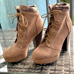 NEVER WORN BOOTIES